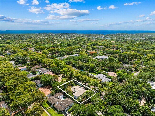 Building Photo - 755 Tiziano Ave