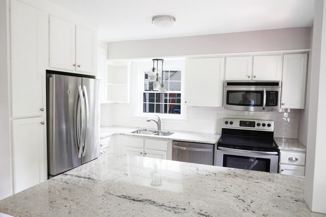 Building Photo - 1004 Baywood Ct