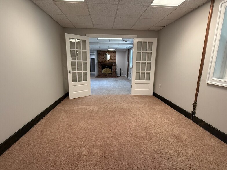 Building Photo - 327 Braehead Dr