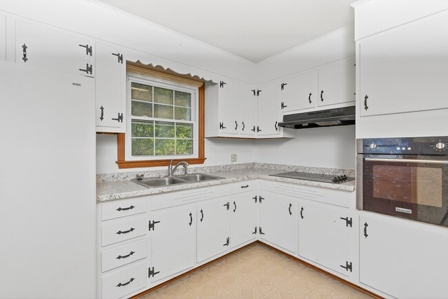 Building Photo - 316 Morningside Dr SW