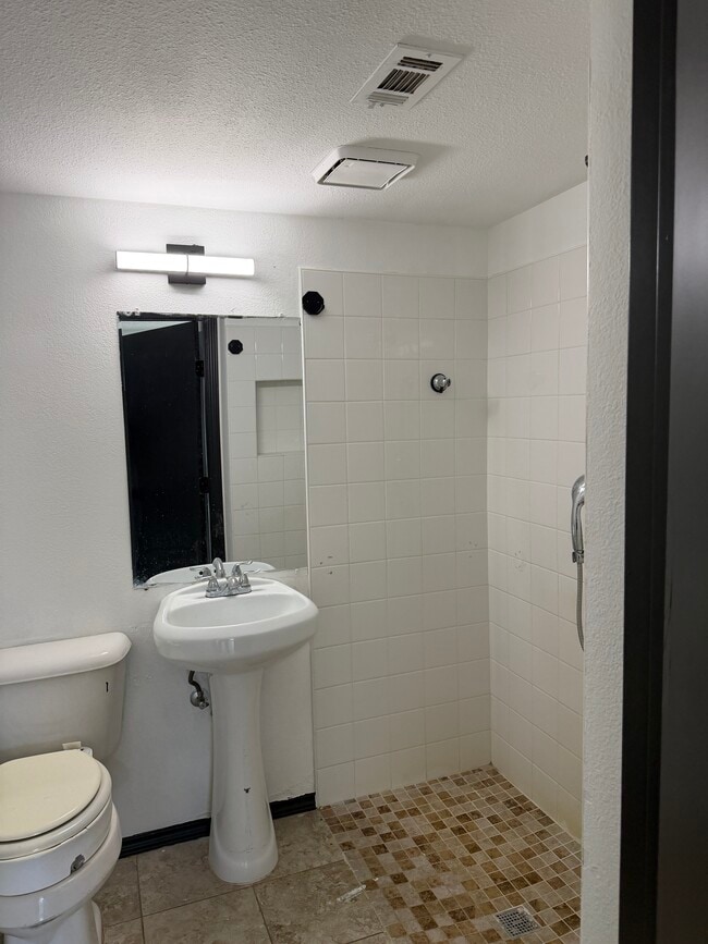 Building Photo - 5107 Whitehaven Dr