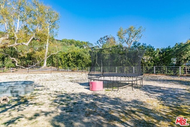 Building Photo - 6332 BUSCH Dr