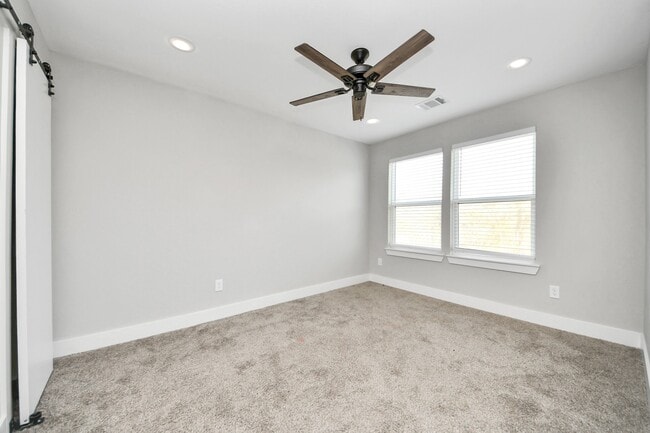 Building Photo - 807 Avenue J