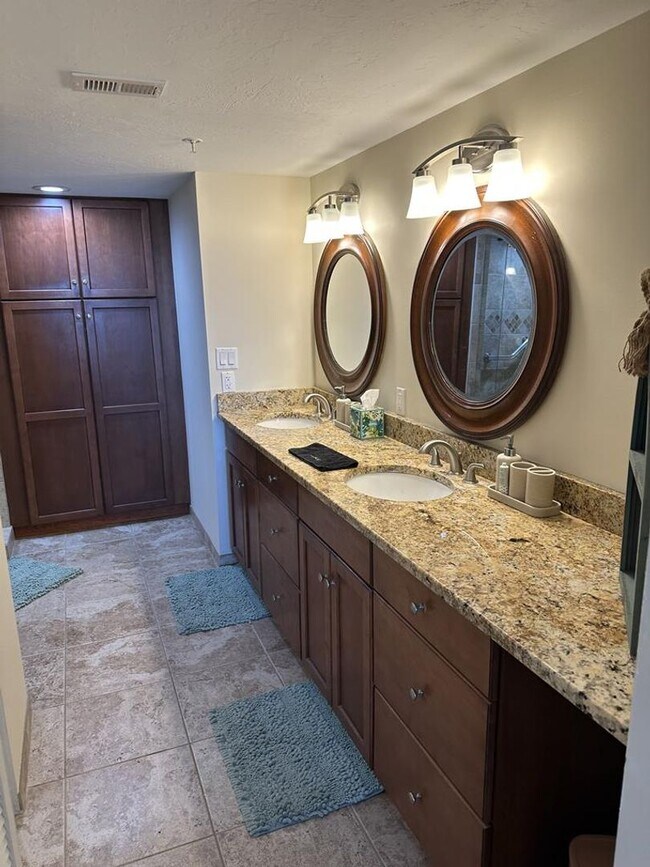 Building Photo - Merida