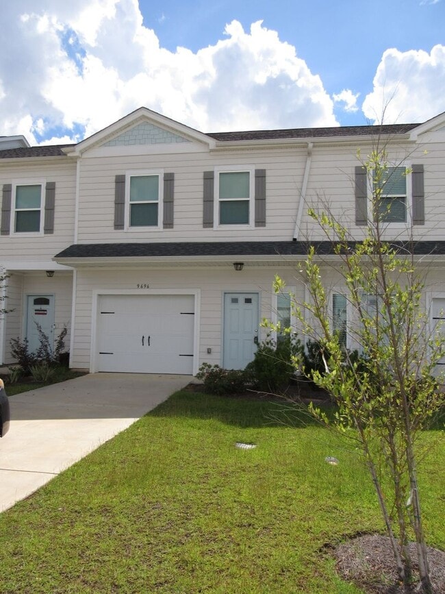 Building Photo - Close to Navy Federal complex, shopping & ...