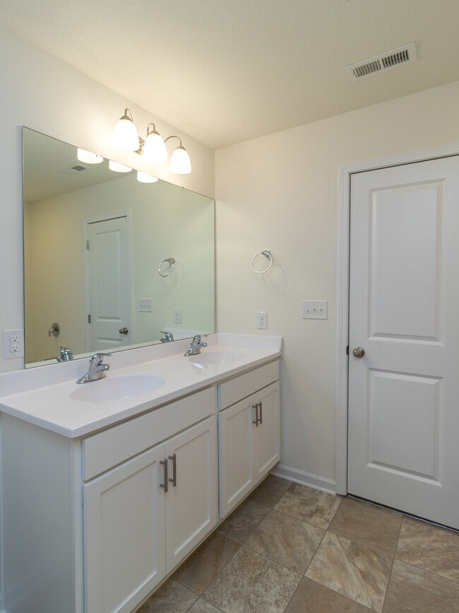 Building Photo - 4831 Birchcrest Ln