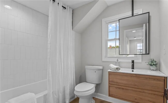 Building Photo - Newly Renovated 4 Bedroom, 2 Full Bath Home, Available Immediately!