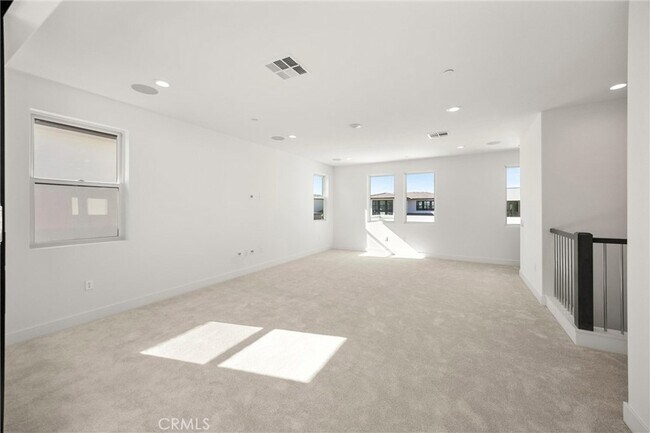 Building Photo - 164 Apron