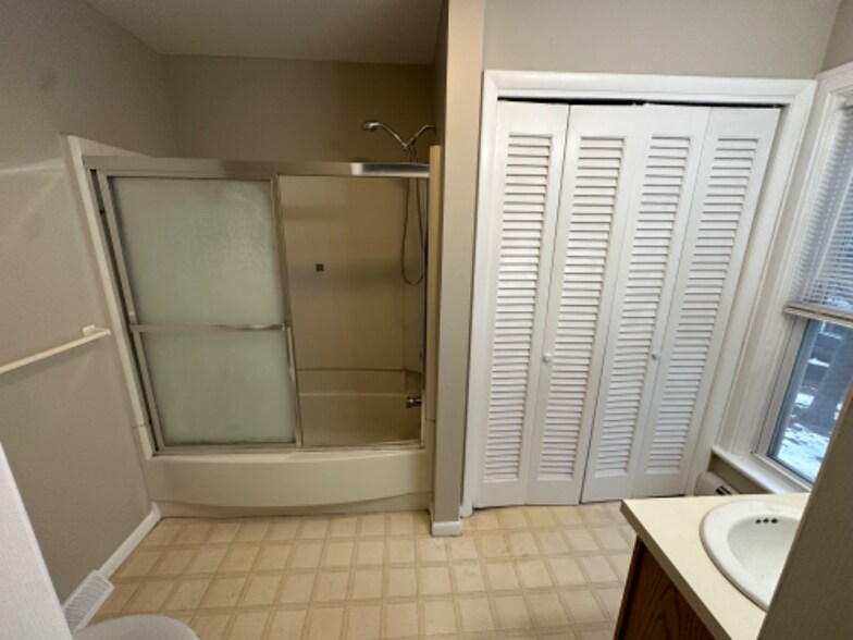 Building Photo - 22 Grove St