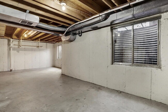 Building Photo - 7480 Alameda Ct