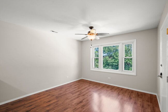 Building Photo - 519 Hillside Dr