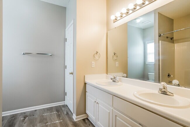 Building Photo - 108 Acropolis Pl