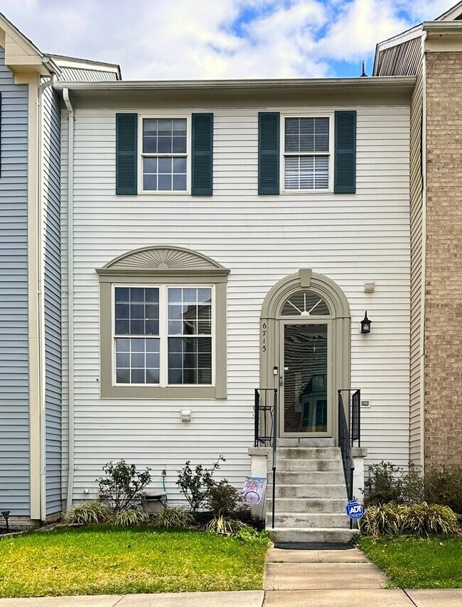 Primary Photo - Wonderful townhome with recent upgrades..a...