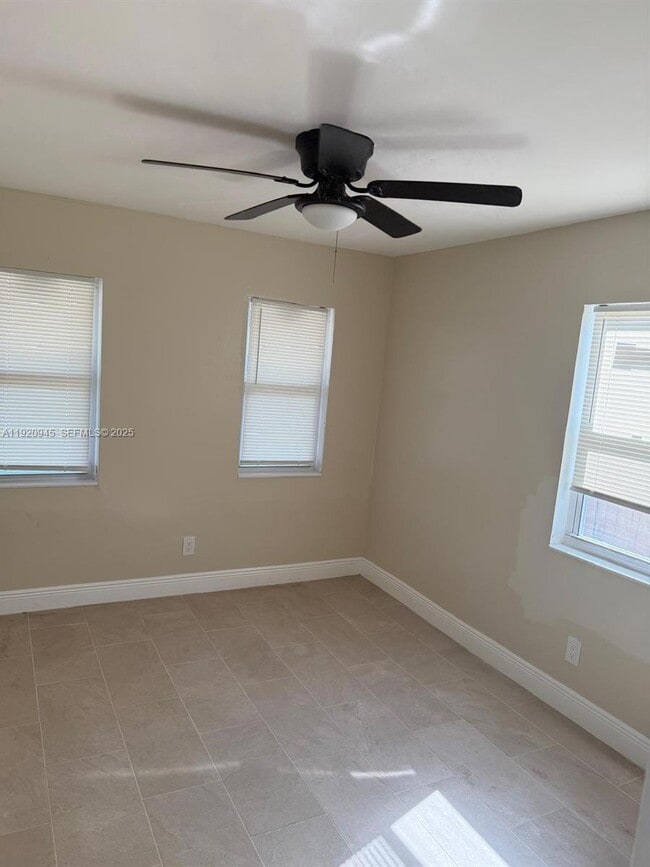 Building Photo - 631 NW 17th Ave