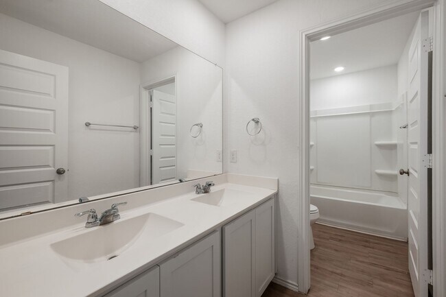 Building Photo - Lovely Rancho Primera Property