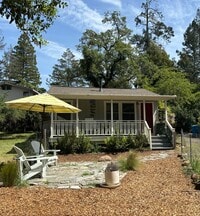 Building Photo - One Bedroom One Bath Gated Cottage
