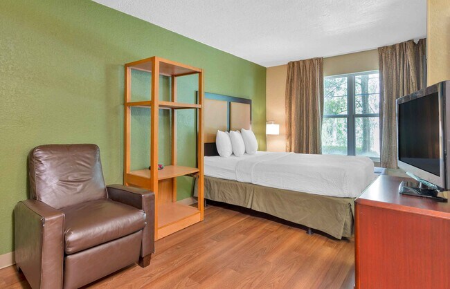 Building Photo - Furnished Studio-Houston - Med. Ctr. - Bra...