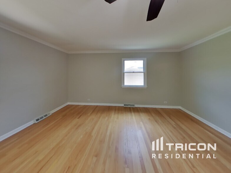 Building Photo - 2206 W Lawrence Ln
