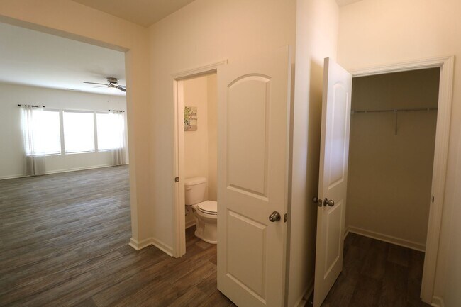 Building Photo - 4740 Wesmar Ct
