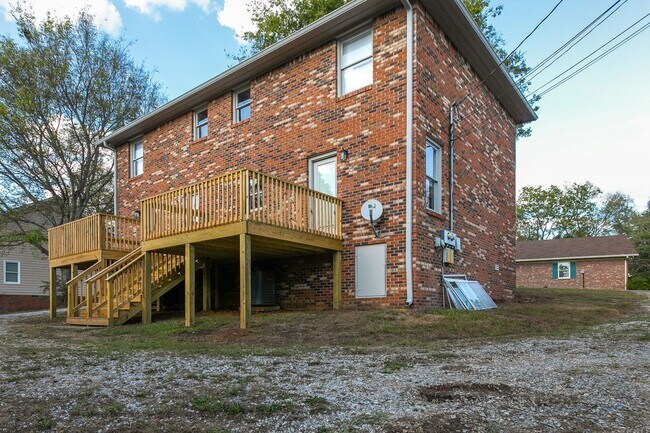 Building Photo - 1023 Chickasaw Trail