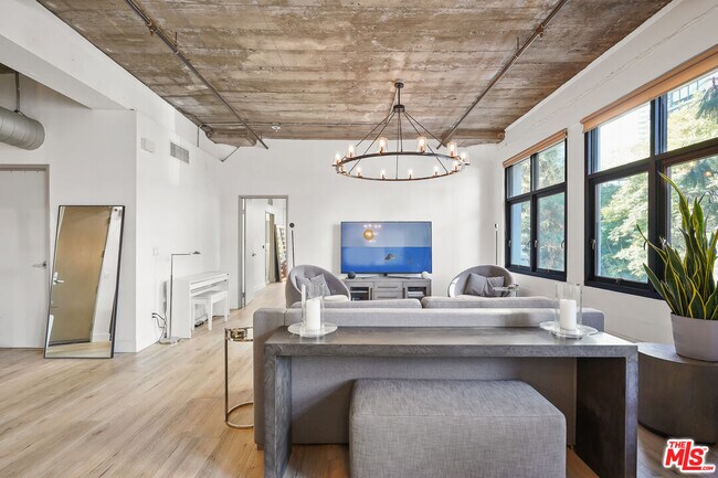 Building Photo - 1100 S Grand Ave