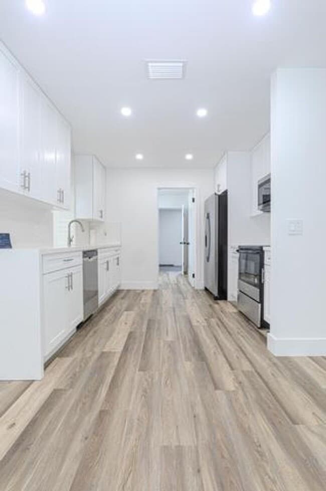 Building Photo - 1717 16th Ct N