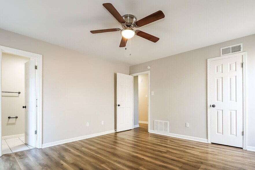 Building Photo - 6170 Chickasaw Dr