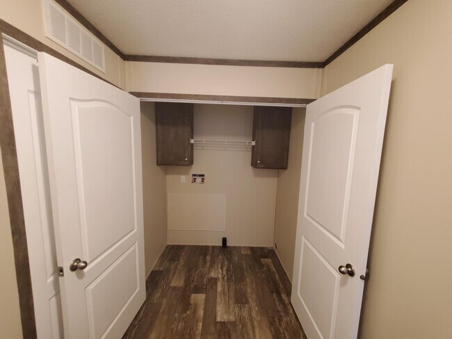 Building Photo - 45 Sparrow Hill Dr