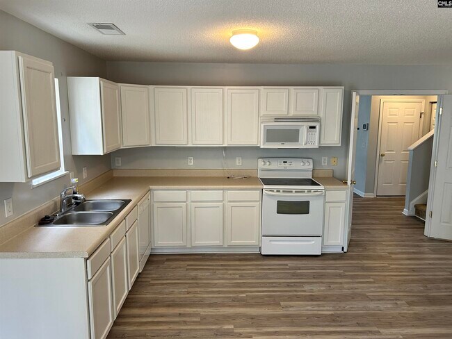 Building Photo - 415 Dahoon Dr