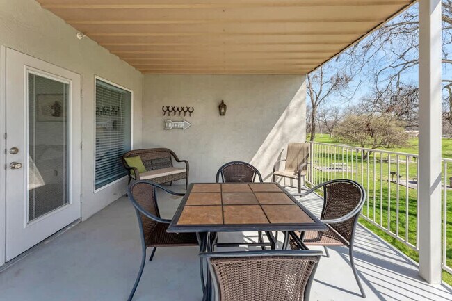 Building Photo - 730 E Mather St