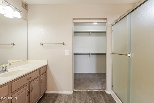 Building Photo - 12846 W Roanoke Ave