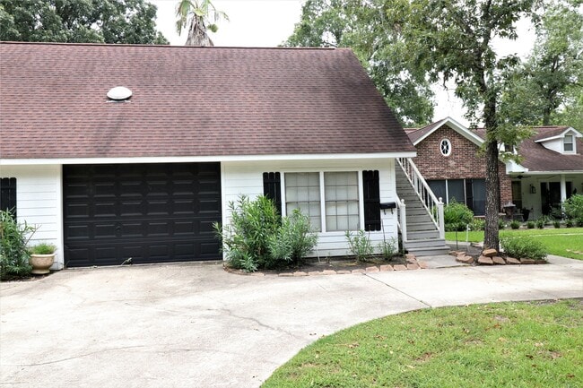 Building Photo - 1702 Cougar Creek