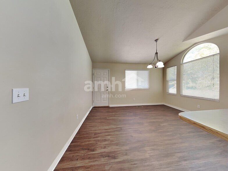 Building Photo - 1190 Inverness Dr