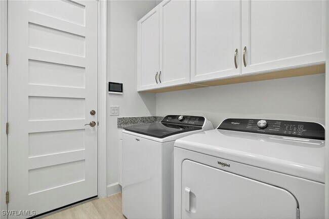 Building Photo - 8877 Yucatan Ct