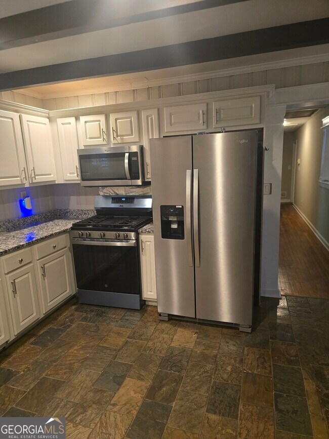 Building Photo - 2675 Headland Dr