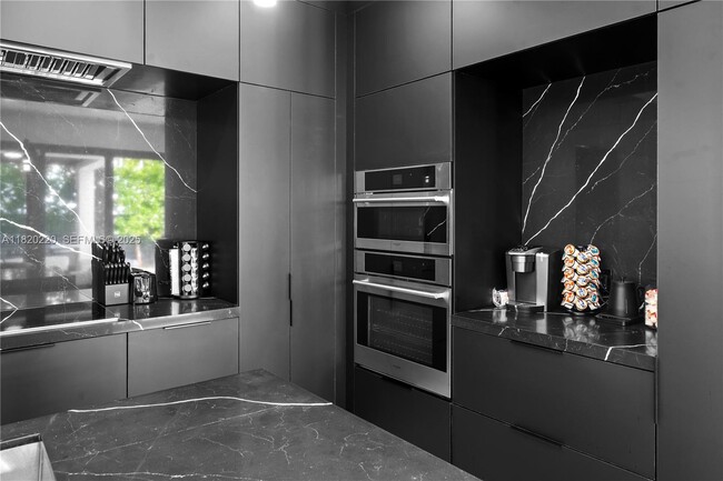 Building Photo - 550 NW 42nd St