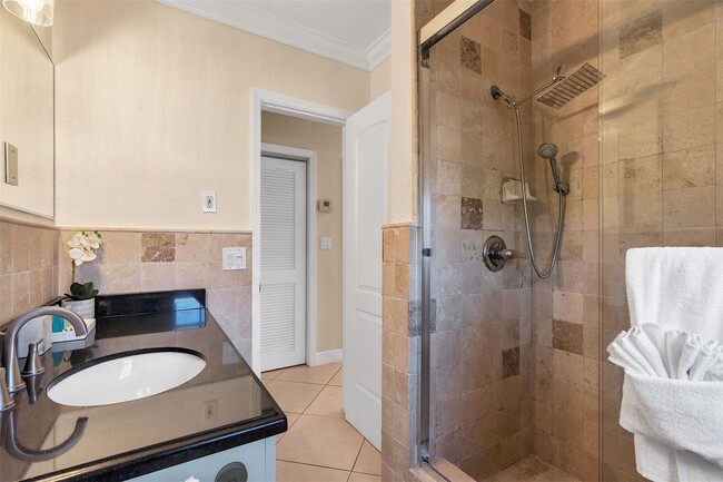 Building Photo - 3221 Seaward Dr