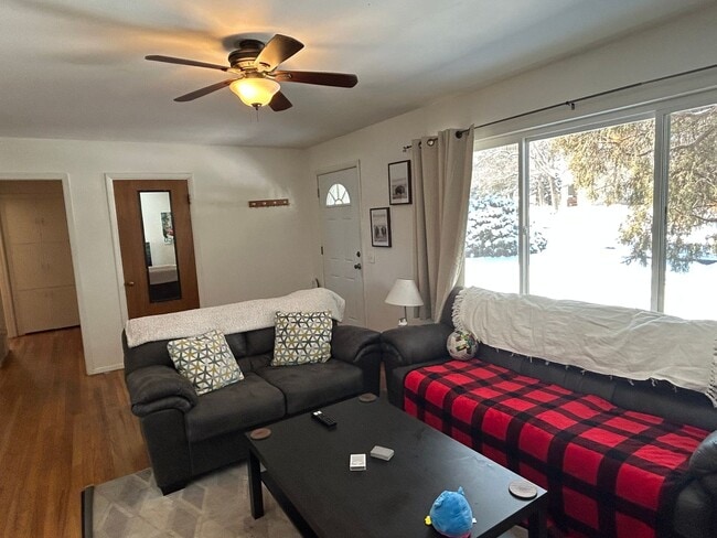 Building Photo - 3 Blocks from CU! Great South Boulder Location Preleasing for August 1st 2026