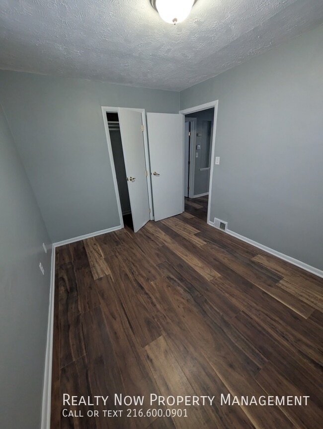 Building Photo - 15709 Northwood Ave