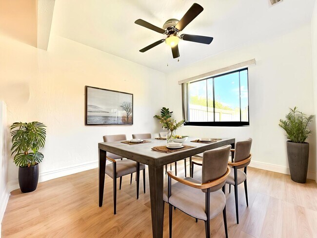 Building Photo - Moss Pointe 3Bedrooms/2.5Bath-home with great room fireplace!