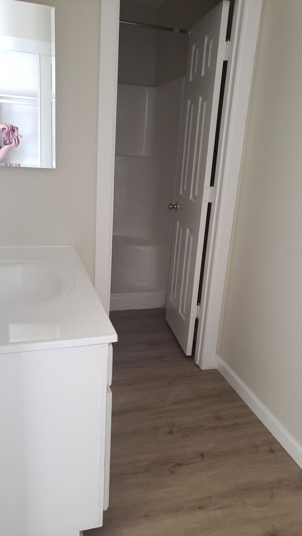 Building Photo - Remolded 3 Bedroom 2 Bathroom in Central P...