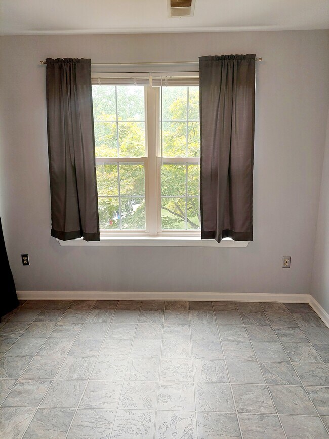 Building Photo - 3800 Sunnyfield Ct