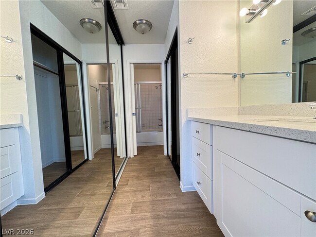 Building Photo - 6250 W Flamingo Rd