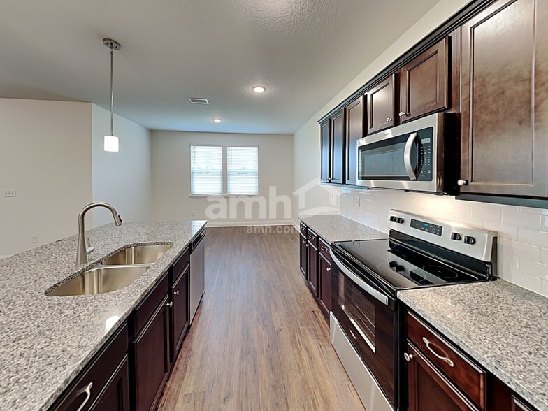 Building Photo - 185 Onate Cir