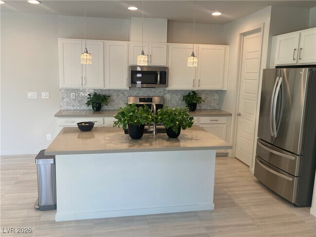 Building Photo - 1247 Rock Hls St