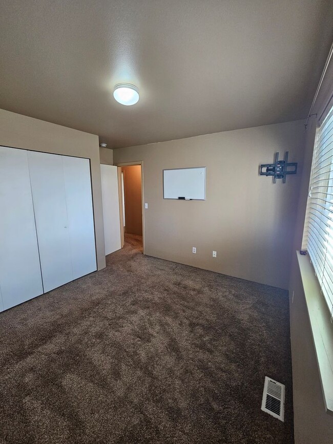 Building Photo - Beautiful 3 bed, 2.5 bath home in Fife