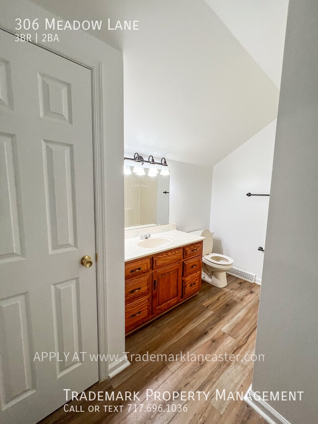 Building Photo - Spacious 3 Bedroom 2 Bath Town Home