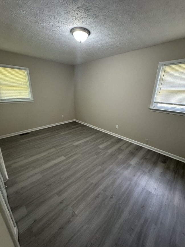 Building Photo - "Charming 3-Bed Oasis with 2 Full Baths on Brookview Drive – Your Perfect Talladega Retreat!"