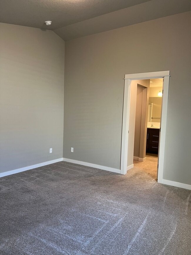 Building Photo - 3 Bedroom, 2 Bath Home  Built in 2022 - Po...