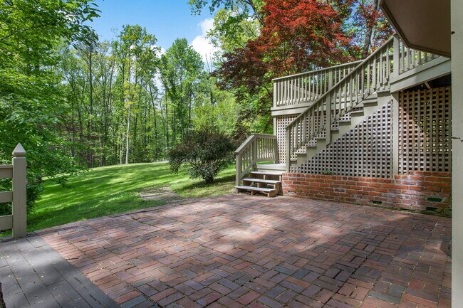 Building Photo - 9900 Kingsbridge Rd